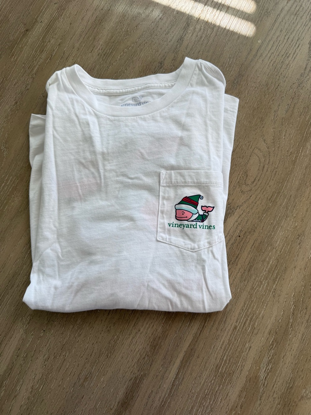 vineyard vines Kids size S (8-10) White Pocket Tee Christmas Festive Whale Logo